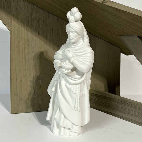 Vintage Avon Nativity Collectibles Magi Kaspar White Porcelain‎ Figurine 1982 - Picture 4 of 9